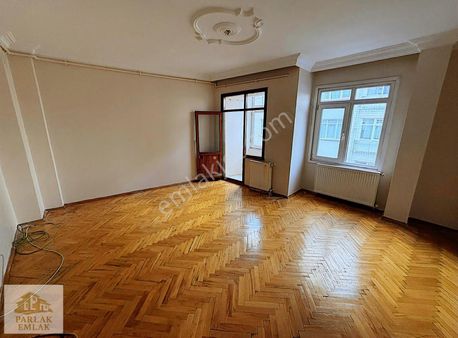 Parlak'tan Fıstıkağacında Genç Binada 2+1 Metro Durağına Yakın^*