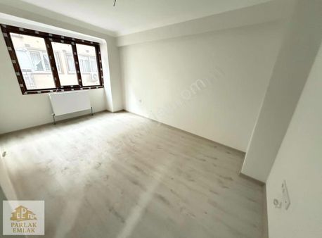 Parlak'tan Düz Ayak Sıfır Binada 2+1 Merkez^de Ara Kat Daire*