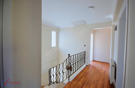 Selçukbey Mahallesi Site İçi Muhteşem Konum 5+1 Satılık Villa