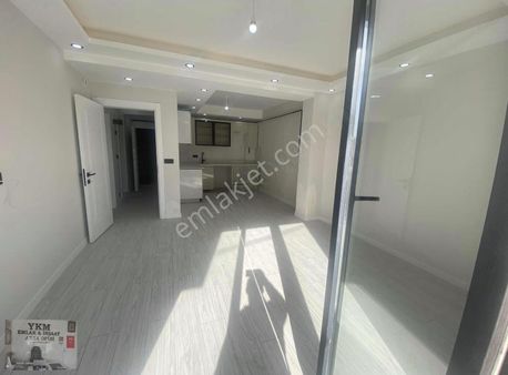 Hastane Arkasında Geniş Teraslı 1+1