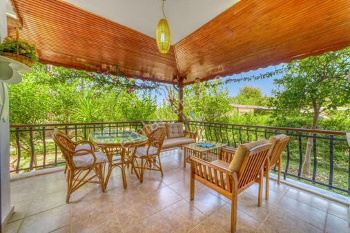 Avsallarda Doğa İçinde Satılık 3+1 Bahçeli Villa Denize Yakın