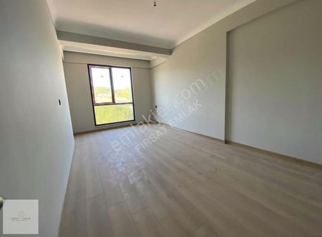 Kadıköy'de Satılık 2+1 Arakat Daire