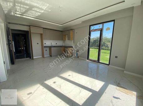 Kadıköy'de Satılık Yüksek Giriş Köşe Daire