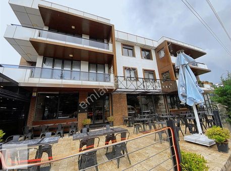 Adnan Menderes'te Satılık 3+1 Dükkan Üstü Daire