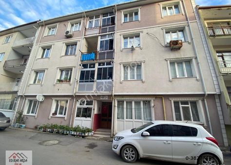 Arda Emlak Ofisi'nden İsmail Güner Orta Okulu Yakını Ara Kat Masraflı Uygun Fiyatlı Daire