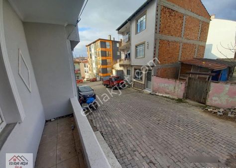 Arda Emlak Ofisi'nden Su Deposu Yakınında Arsa Paylı Daire