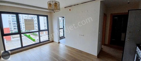 Sönmezden Cumhuriyet Mahallesinde 1+1 Kiralık Daire