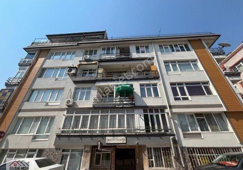 Arda Emlak Ofisi’nde Kaleiçi Saraçlar Caddesi Yakını Ara Kat Balkonlu Geniş Daire