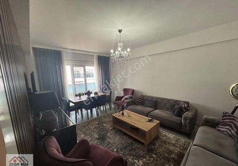 Arda Emlak Ofisin’den Yeni Belediye Binası Yakını Bakımlı Kapalı Balkonlu Daire