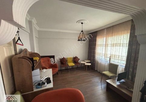 Arda Emlak Ofisin’den Kaleiçi İstiklal Okulu Yakını Ara Kat Kapalı Balkonlu Temiz Daire
