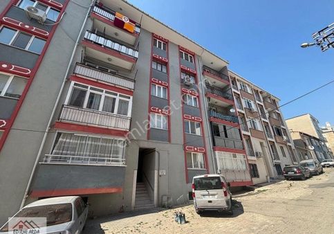 Arda Emlak Ofisin’den Ayşekadın Mevkiinde Balkonlu Boyalı Temiz Daire