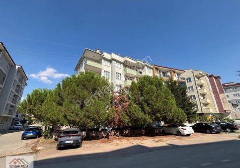 Arda Ofisinden Erasta Avm Yakını Ara Kat Cadde Üzeri Balkonlu Daire