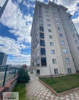 Arda Emlak Ofisi'nden Özgür Çocukları Parkı Yakını Havuzlu Kapalı Balkonlu Daire