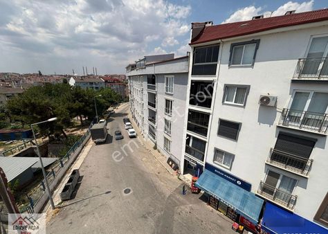 Arda Emlak Ofisi'nden Su Deposu Yakını Balkonlu Cadde Üzeri Daire