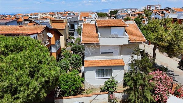 Güzelbahçe Çelebi'de Ana Cadde Üstü Ticari Ruhsatlı 5+1 Villa