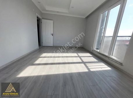 Arzu Emlaktan Zübeydehanım Satılık3+1 Asansörlü 2 Balkonlu Daire