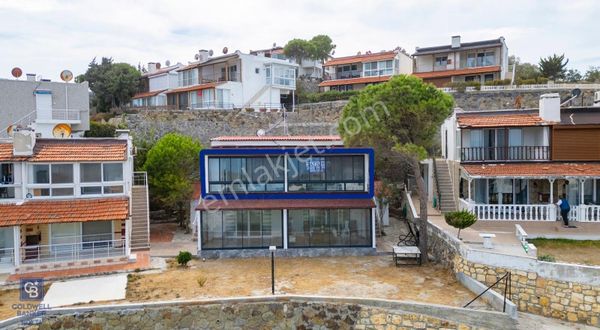 Foça Çanak Sitesi'nde Manzaralı Satılık Lüks Tadilatlı 2+2 Daire