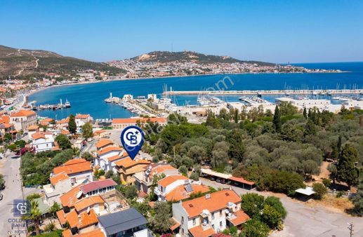 Yenifoça Marinaya 100 Metre Mesafede Satılık Tripleks Villa