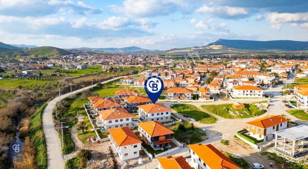 Foça Kazım Dirik Mah. Site İçerisinde Satılık 2+1 Daire