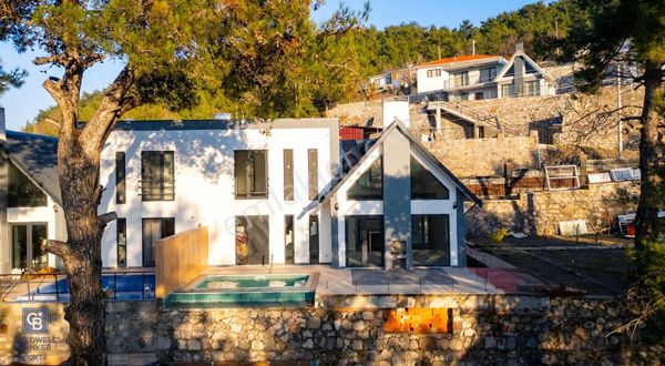 Manisa Yunusemre Gökçeler'de Satılık Loft Havuzlu Villa