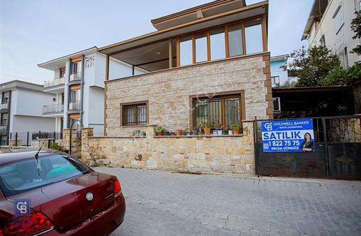 Foça Kazım Dirik Mah. Satılık 2+1 Müstakil Girişli Daire