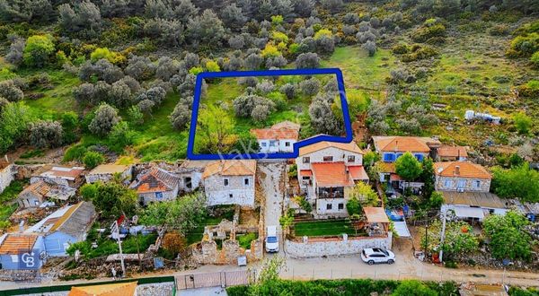 Foça Ilıpınar'da Satılık Köyiçi Arsa Ve Ev