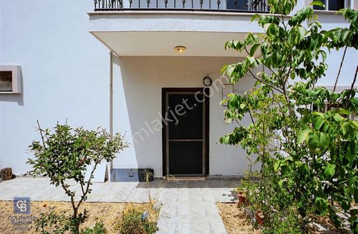 Foça Kozbeyli'de Kiralık Tripleks Müstakil Ev Ve Arazi