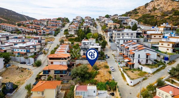 Yenifoça Burunucu'nda Deniz Manzaralı Satılık Villa Arsası