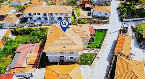 Foça Yenibağarası Mahallesi'nde Satılık 2+1 Daire