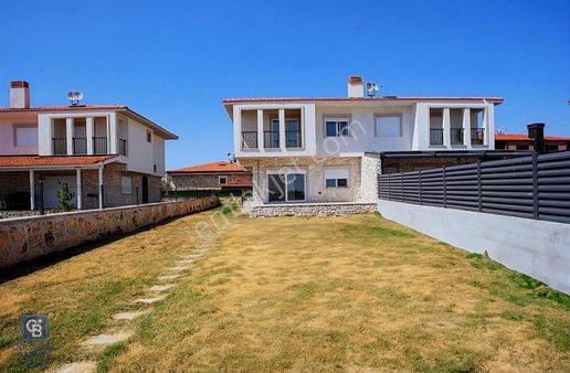 Foça Bağarası Villalar Bölgesinde Satılık 3+1 Dubleks Villa
