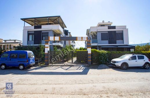 Yenifoça Gencelli'de Satılık 3+1 Tripleks Villa