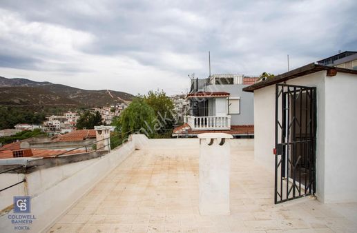 Yenifoça Burunucu'nda Satılık 3+1 Teraslı Dubleks