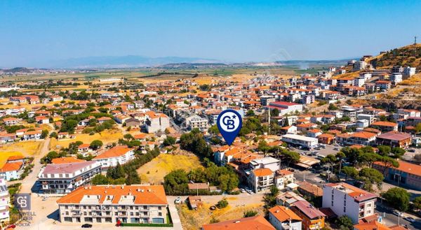 Foça Hacıveli Mah. Ana Cadde Üzeri Satılık Kapalı Mutfak Daire