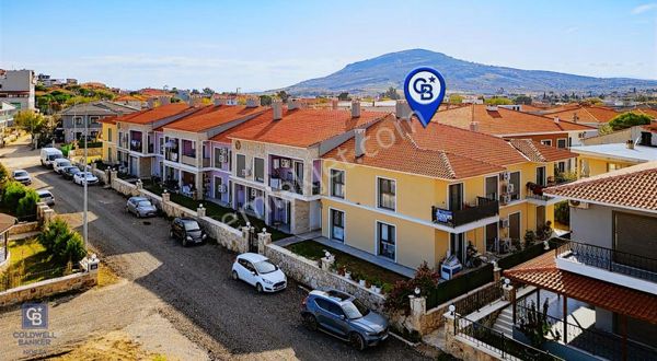 Foça Hacıveli Mah. Havuzlu Sitede Satılık 2+1 Daire