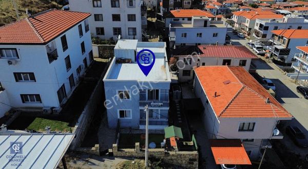 Foça Bağarası Kazım Dirik Mah. Satılık 2+1 Kapalı Mutfaklı Daire