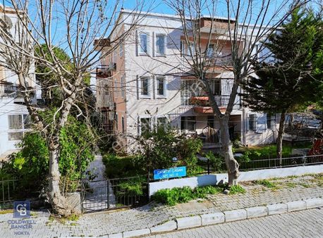 Foça Atatürk Mahallesinde Satılık 2+1 Daire