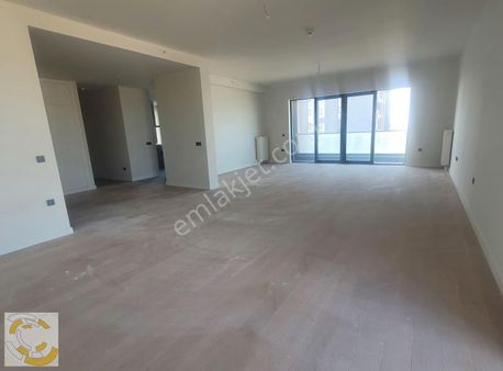 İncek Bulvar Loftta Satılık 5+1 Boş Daire