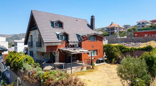 Menemen Göktepe Mah Satılık 4+2 Müstakil Bahçeli Tripleks Villa