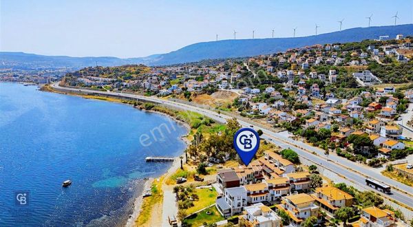 Yenifoça'da Satılık Denize Sıfır 4+1 Villa