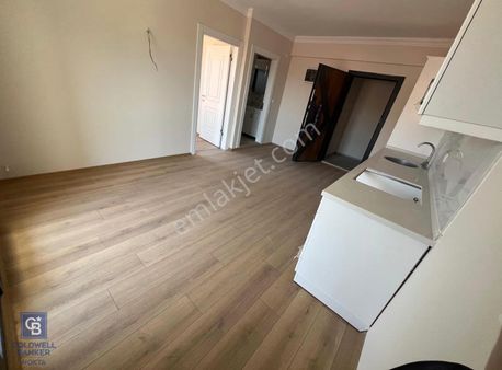 Foça Yenibağarasında Kiralık Asansörlü 1+1 Daire