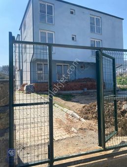 Yenifoça'da 1+1 Kiralık Daire