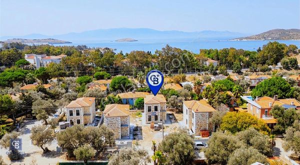 Eski Foça İsmetpaşa Mah. Satılık 5+1 Müstakil Villa