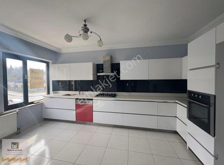 Yüksekokulun Yanı Yeni Milletparkı Karşısında 3+1 Kiralık