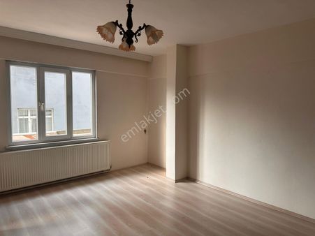 Bursa Yıldırım’da Merkezi Konumda, Metroya Yakın 4+1 Kiralık Aile Dairesi