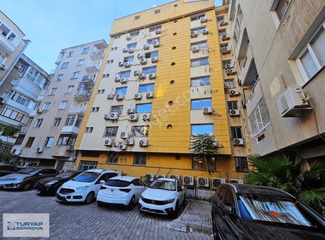 Bornova Merkez'de Öztürk İş Merkezi'nde Kiralık 1+0 Ofis