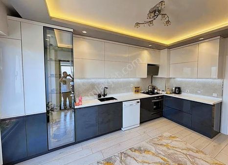 Satılık 4+1 Erol Olçak Cadde Cepheli