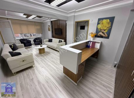 Şirinevlerde Mahmutbey Caddesi Üzerinde 2+1 Kiralık İşyeri