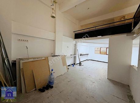 Şirinevlerde Asma Katlı Merkezi Konumda Kiralık Dükkan