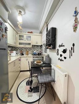 Gültepe Mahallesinde Eşyalı Kiralık 2+1 85m2 Metrobüse Yakın