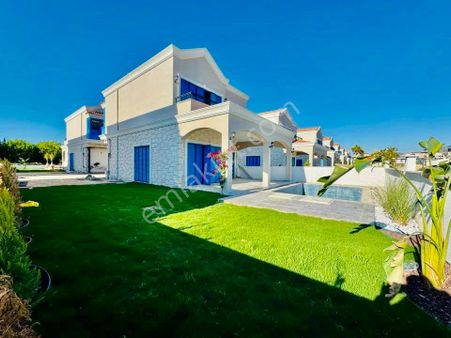 Avm Bölgesinde 5+1 Özel Havuzlu Müstakil Villa